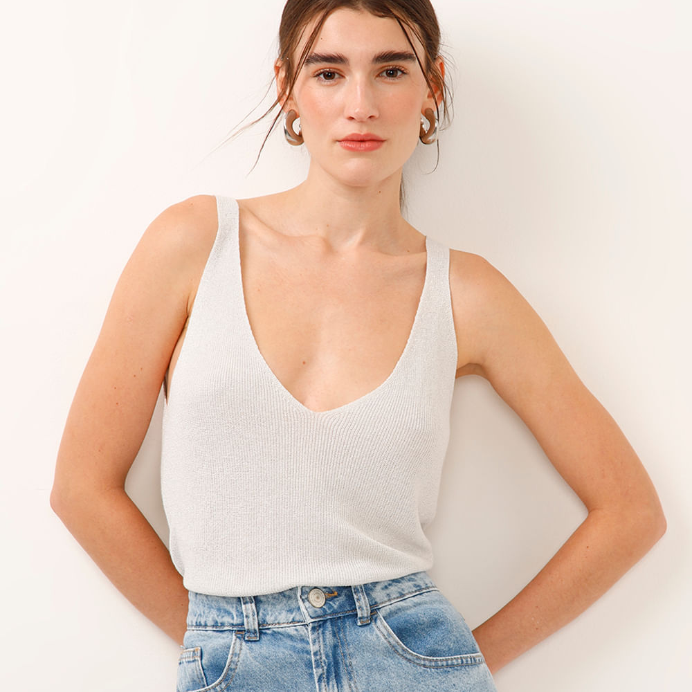 Blusa em tricot lurex decote v alça fina prateada Blusa em tricot lurex decote v alça fina prateada