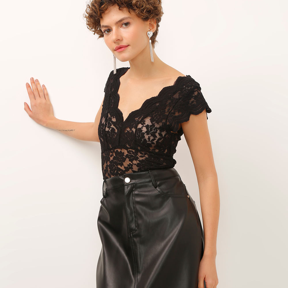 Blusa rendada decote v off white - preto Blusa rendada decote v off white - preto