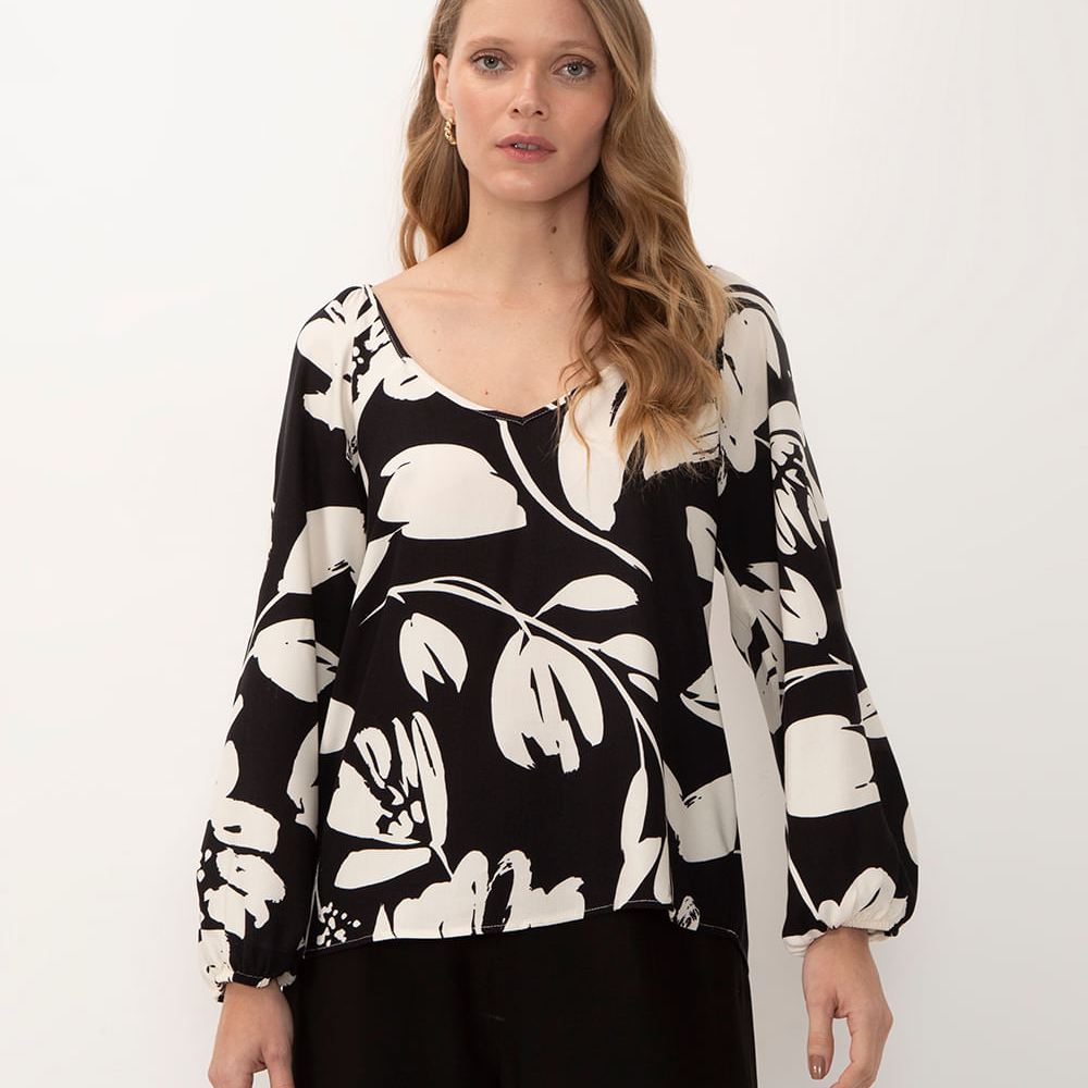 Blusa de viscose floral manga longa com elástico preta Blusa de viscose floral manga longa com elástico preta