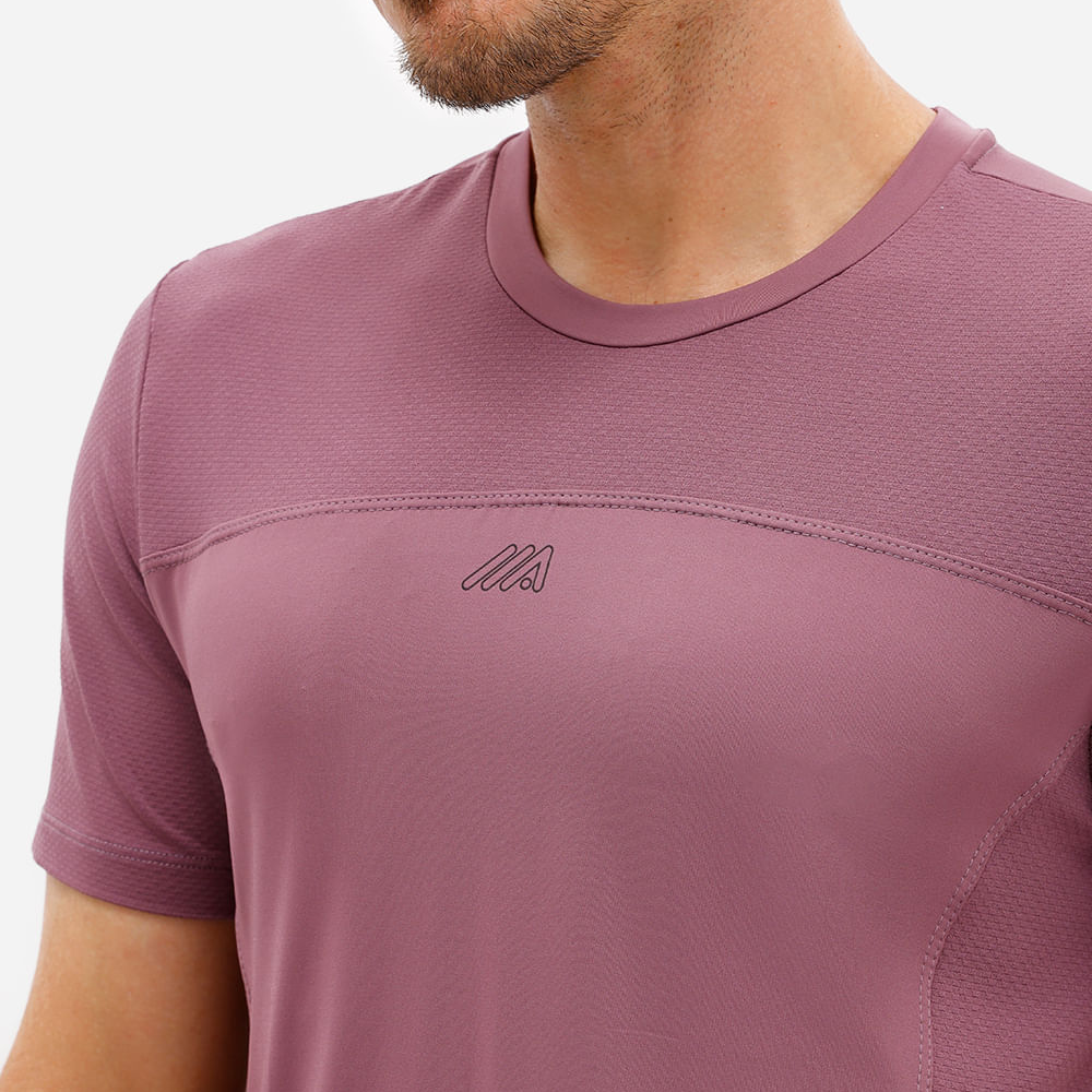 Camiseta slim masculina manga curta com recortes esportiva lilás Camiseta slim masculina manga curta com recortes esportiva lilás