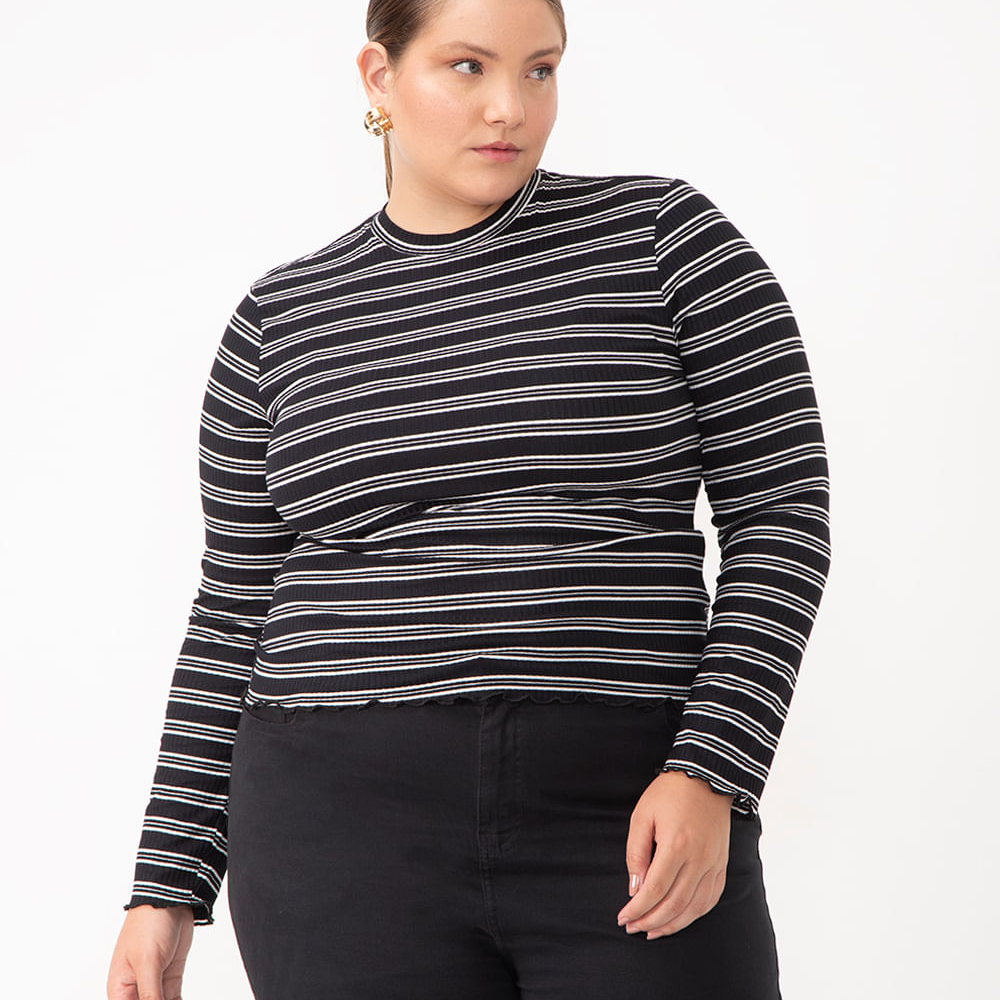 Blusa de viscose listrada plus size preta