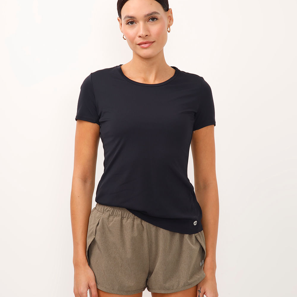 Blusa esportiva com recorte preto