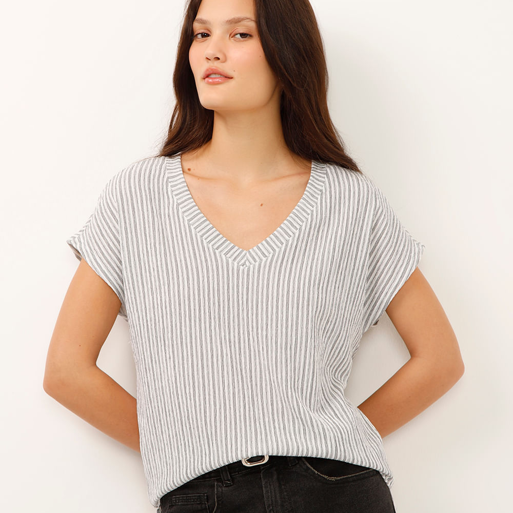 Blusa decote v texturizada listrada off white