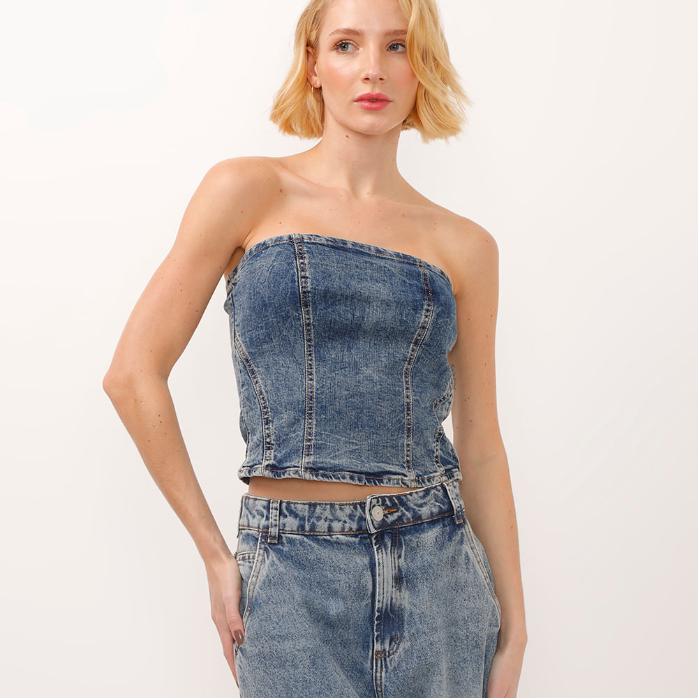 Top cropped jeans sem alça com recortes azul