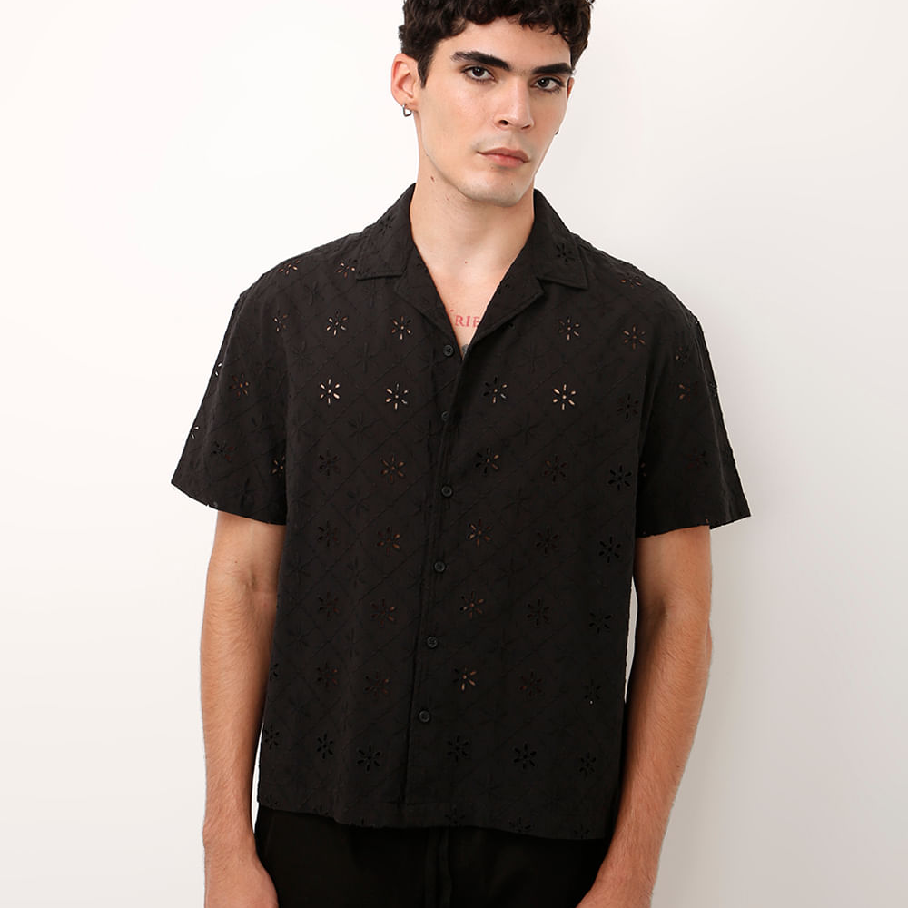 Camisa de laise manga curta floral - preto Camisa de laise manga curta floral - preto