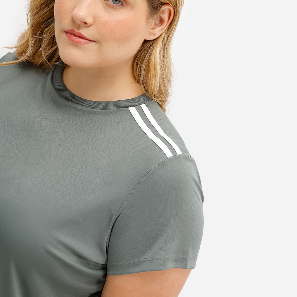 Camiseta com listras plus size esportiva verde Camiseta com listras plus size esportiva verde