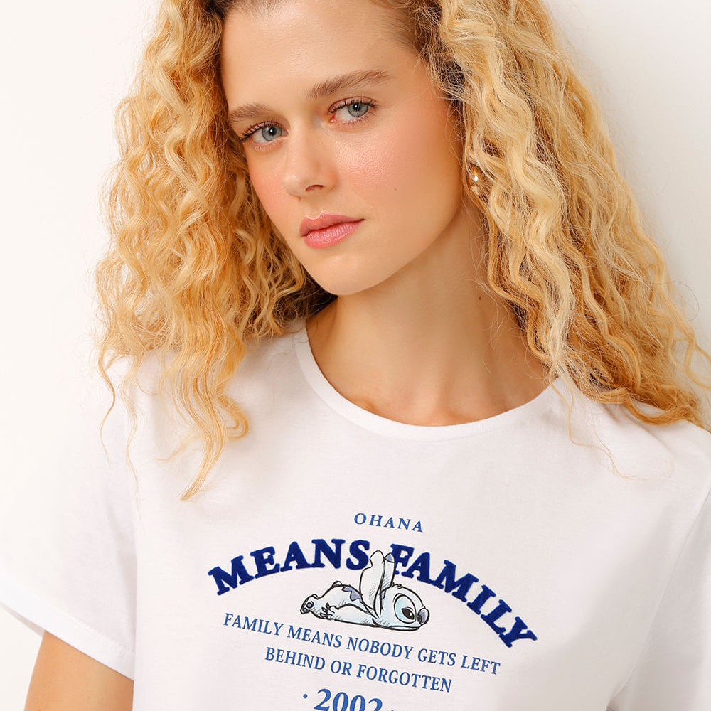Camiseta de algodão manga curta stitch means family branca