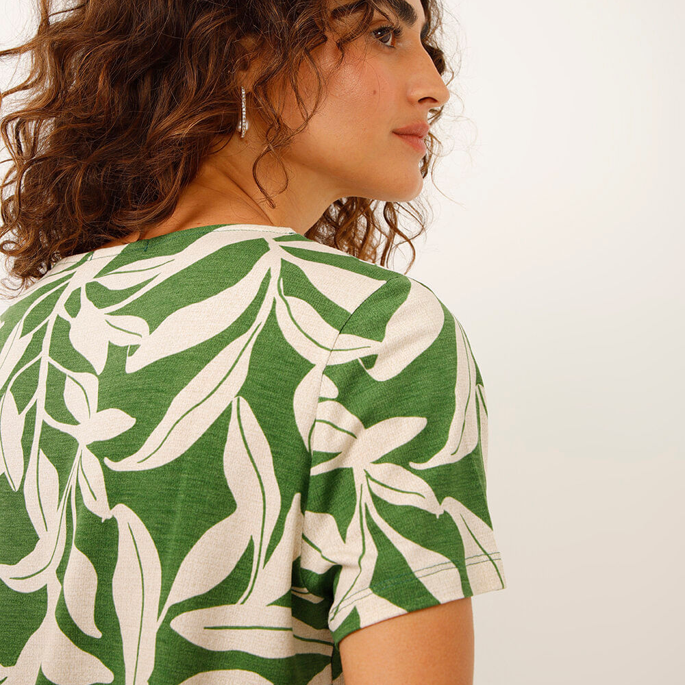 Blusa de viscose decote v folhagem verde Blusa de viscose decote v folhagem verde