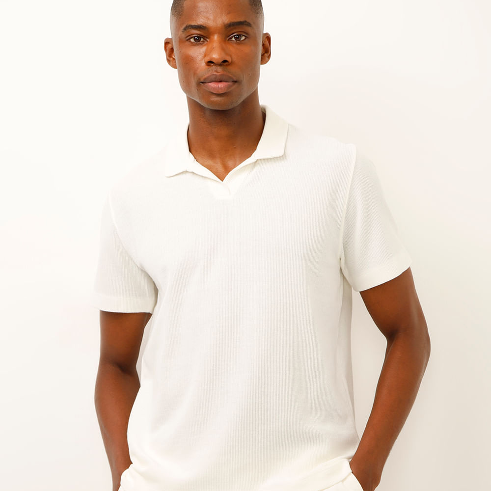 Polo comfort texturizada off white Polo comfort texturizada off white