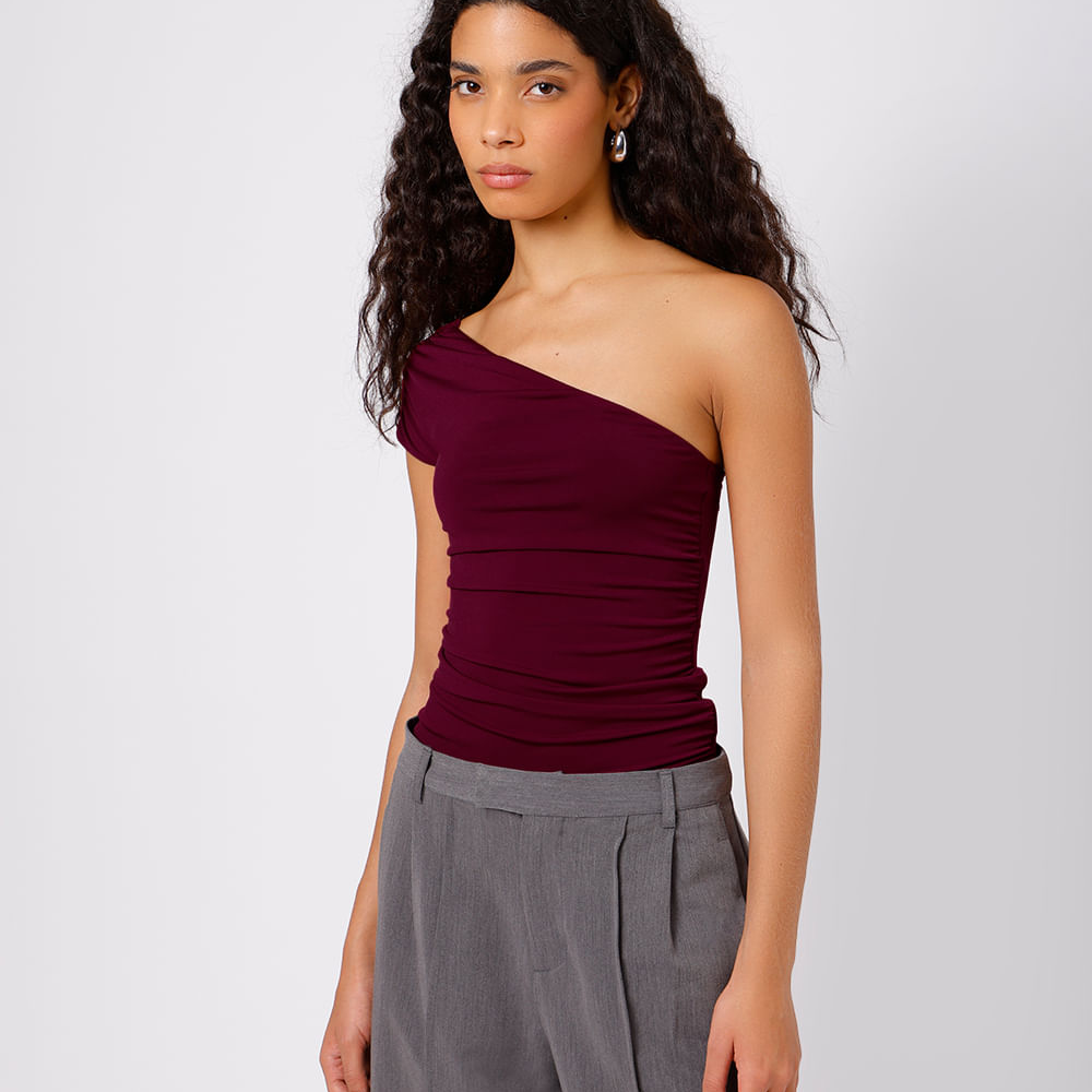 Blusa ombro único feminina com franzido mindset vinho Blusa ombro único feminina com franzido mindset vinho