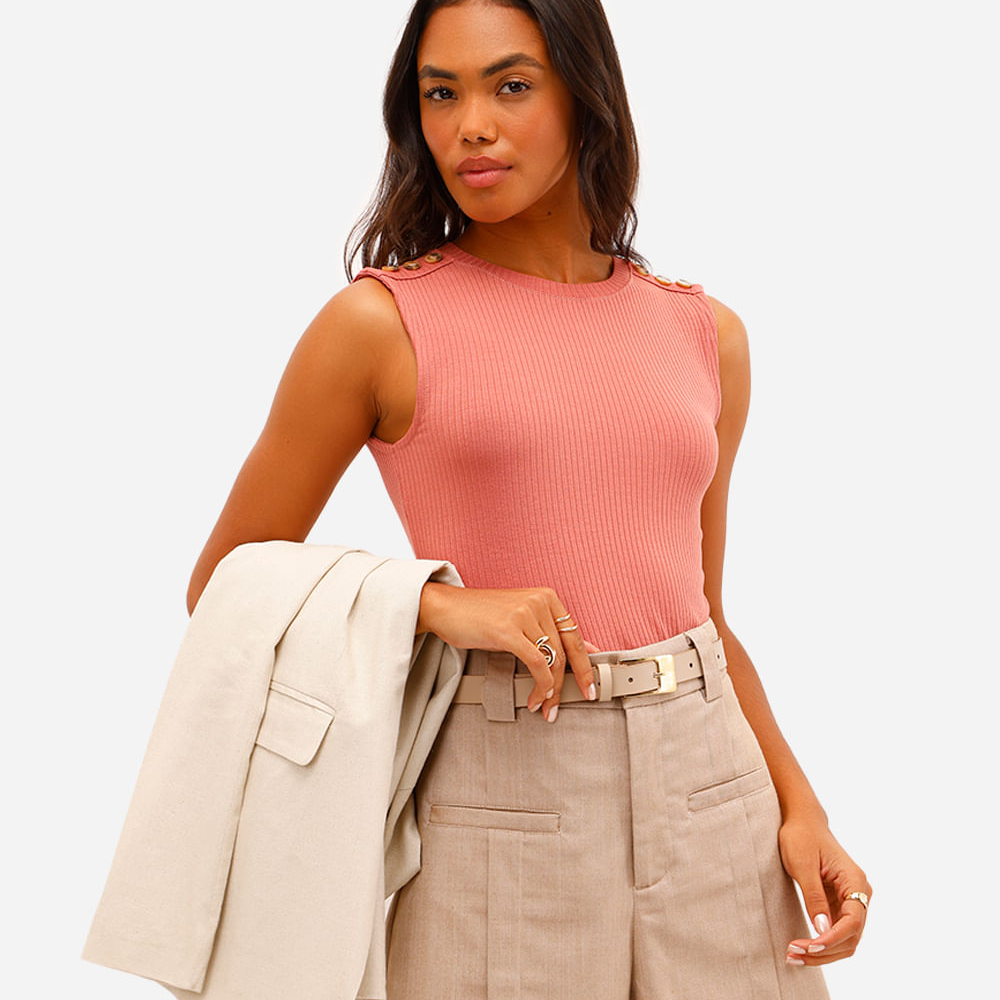 Regata feminina de viscose com botões canelada bege Regata feminina de viscose com botões canelada bege
