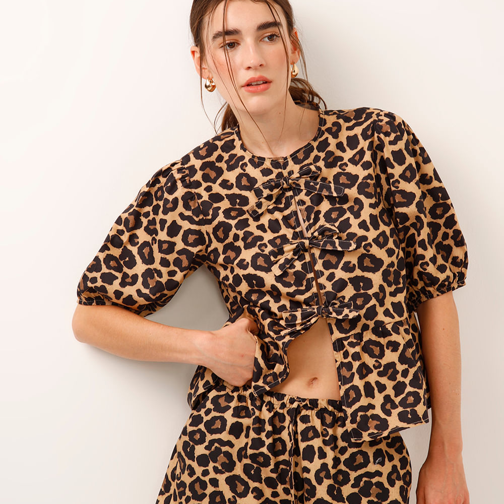Blusa manga bufante animal print bege Blusa manga bufante animal print bege