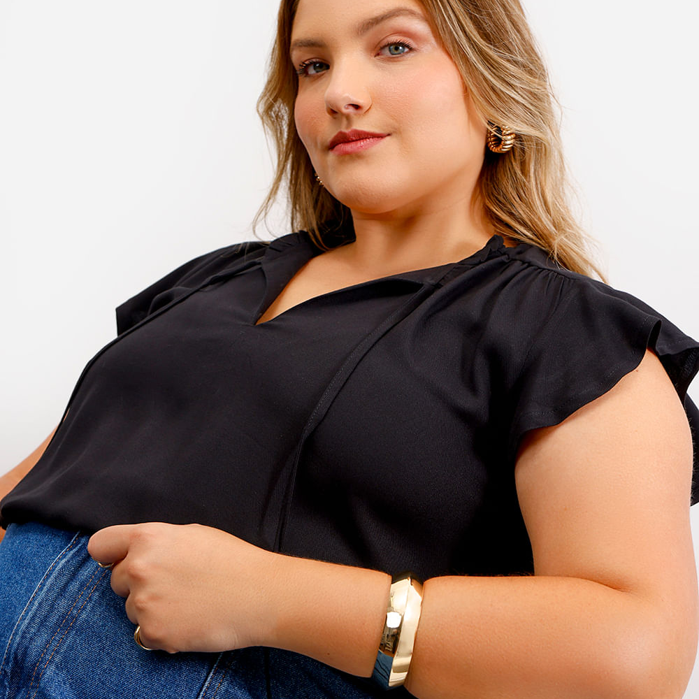 Blusa feminina de viscose manga curta plus size preta Blusa feminina de viscose manga curta plus size preta