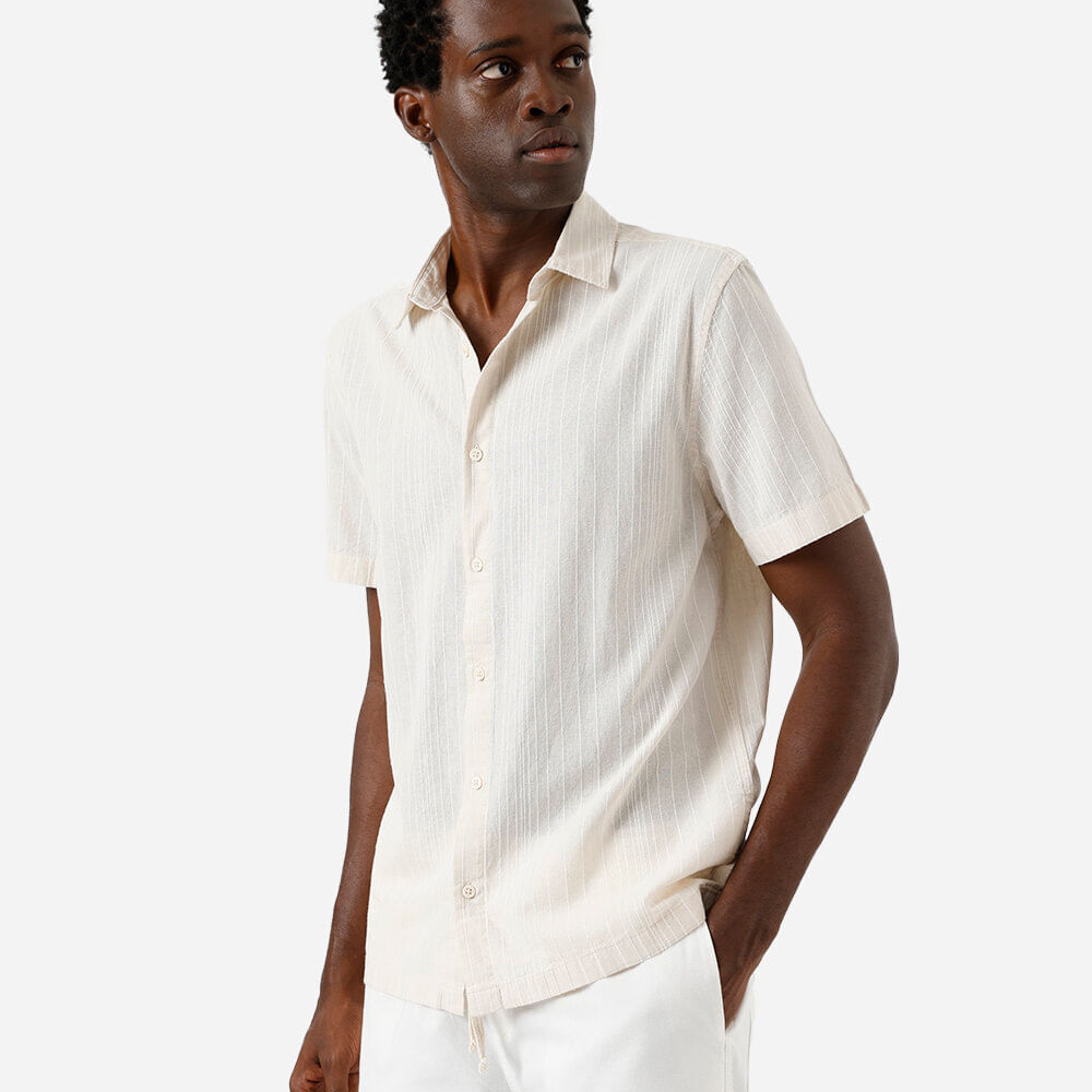 Camisa masculina de algodão listrada off white Camisa masculina de algodão listrada off white