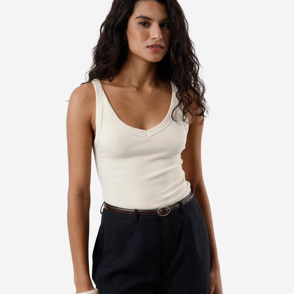Regata básica feminina canelada bege Regata básica feminina canelada bege