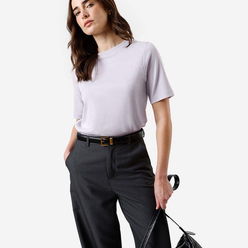 Camiseta feminina de algodão peruano oversized com recorte lilás Camiseta feminina de algodão peruano oversized com recorte lilás