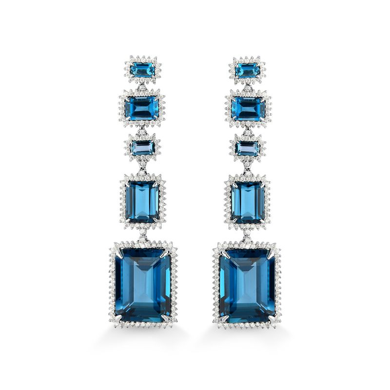 Brinco Longo com Topázio London e Diamantes em Ouro Branco 18k Brinco Longo com Topázio London e Diamantes em Ouro Branco 18k