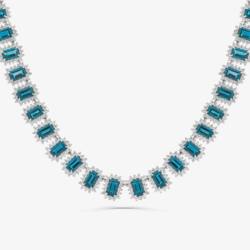 Colar com Topázio London e Diamantes em Ouro Branco 18k Colar com Topázio London e Diamantes em Ouro Branco 18k