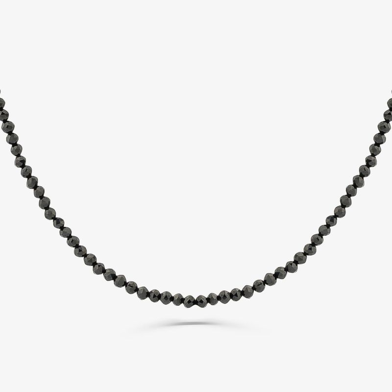 Colar em Espinélio Negro com Fecho em Ouro Amarelo 18k - 75 cm Colar em Espinélio Negro com Fecho em Ouro Amarelo 18k - 75 cm