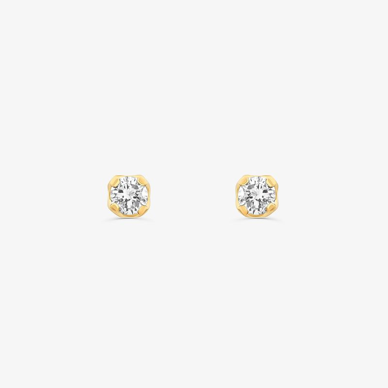 Brinco Infantil com 9 Pontos de Diamantes em Ouro Amarelo 18k Brinco Infantil com 9 Pontos de Diamantes em Ouro Amarelo 18k