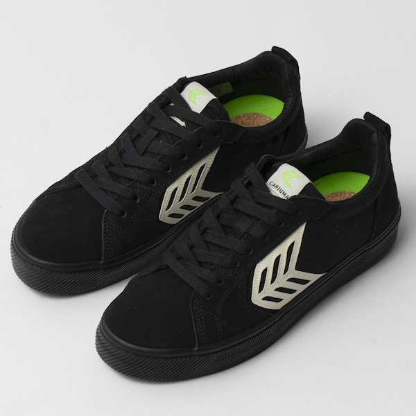 Tênis Cariuma Catiba Pro Low All Black Suede And Canvas Ivory Logo Tênis Cariuma Catiba Pro Low All Black Suede And Canvas Ivory Logo