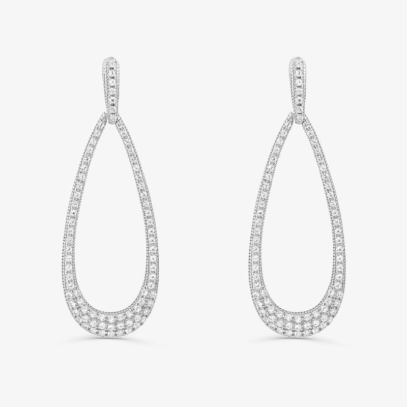 Brinco Pave Gota com Safiras em Prata 925 Brinco Pave Gota com Safiras em Prata 925