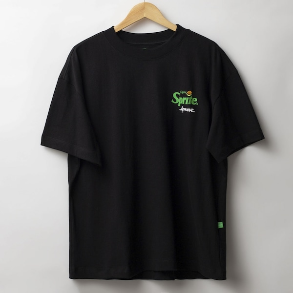 Camiseta Approve x Sprite Manga Curta Huge Bottles Camiseta Approve x Sprite Manga Curta Huge Bottles