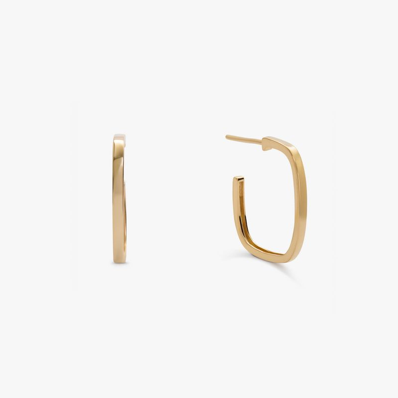 Brinco Meia Argola Quadrada 21mm em Prata com Banho de Ouro Amarelo 18k Brinco Meia Argola Quadrada 21mm em Prata com Banho de Ouro Amarelo 18k