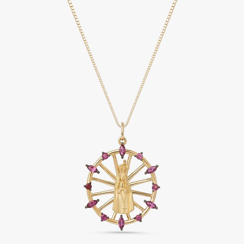 Pingente Nossa Sra De Fátima com Rodolita em Ouro Amarelo 18k Pingente Nossa Sra De Fátima com Rodolita em Ouro Amarelo 18k