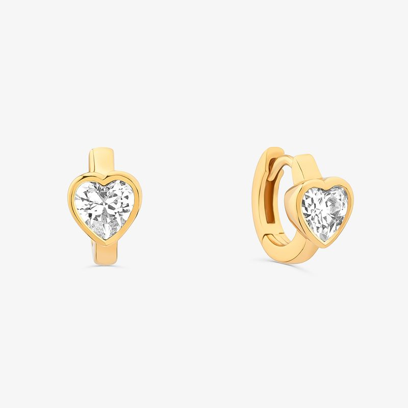 Argola Coração Cravejada em Prata 925 com Banho de Ouro Amarelo 18k Argola Coração Cravejada em Prata 925 com Banho de Ouro Amarelo 18k