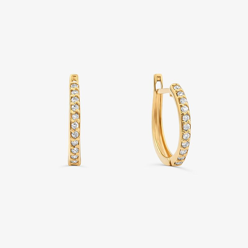 Brinco Argola Com 17 Pontos de Diamantes em Ouro Amarelo 18k - 8 mm Brinco Argola Com 17 Pontos de Diamantes em Ouro Amarelo 18k - 8 mm