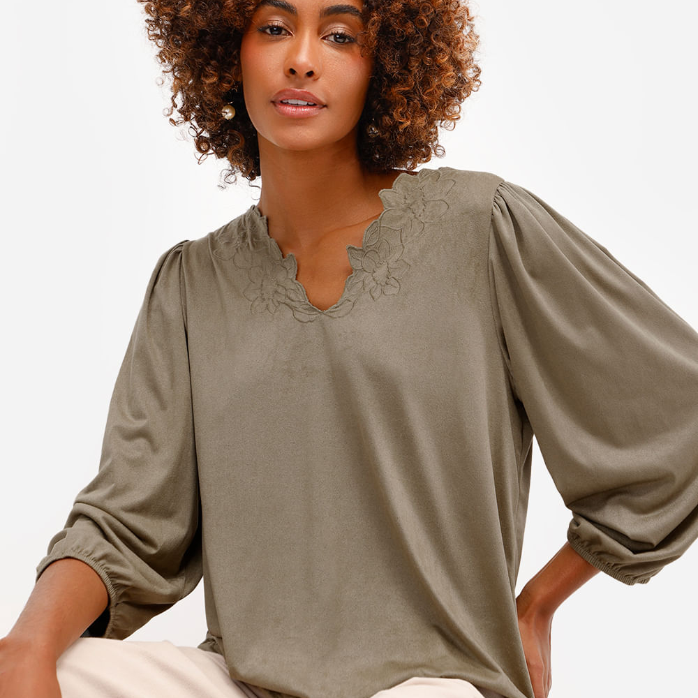 Blusa feminina de suede decote v bordado floral verde