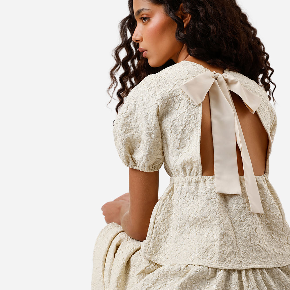 Blusa peplum feminina manga bufante texturizada bege