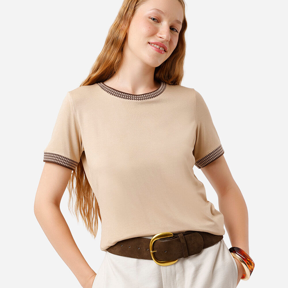 Blusa feminina de viscose manga curta bege Blusa feminina de viscose manga curta bege