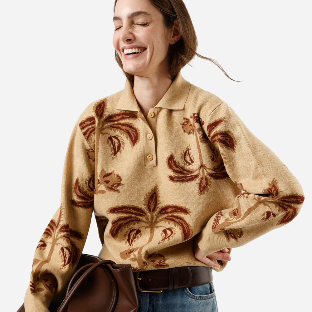 Suéter feminino de tricot com gola folhagens bege Suéter feminino de tricot com gola folhagens bege