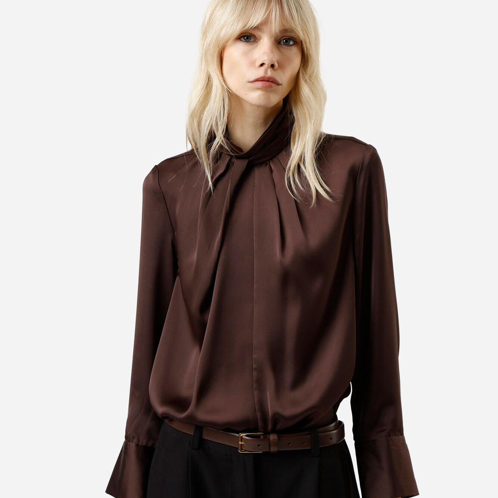 Blusa feminina com pregas manga longa acetinada marrom Blusa feminina com pregas manga longa acetinada marrom
