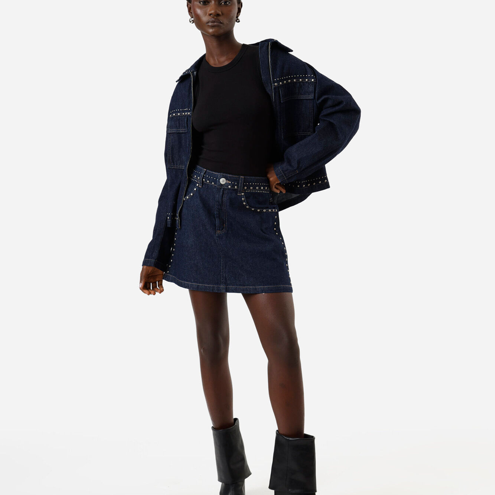 Minissaia feminina jeans com tachas cintura média azul Minissaia feminina jeans com tachas cintura média azul
