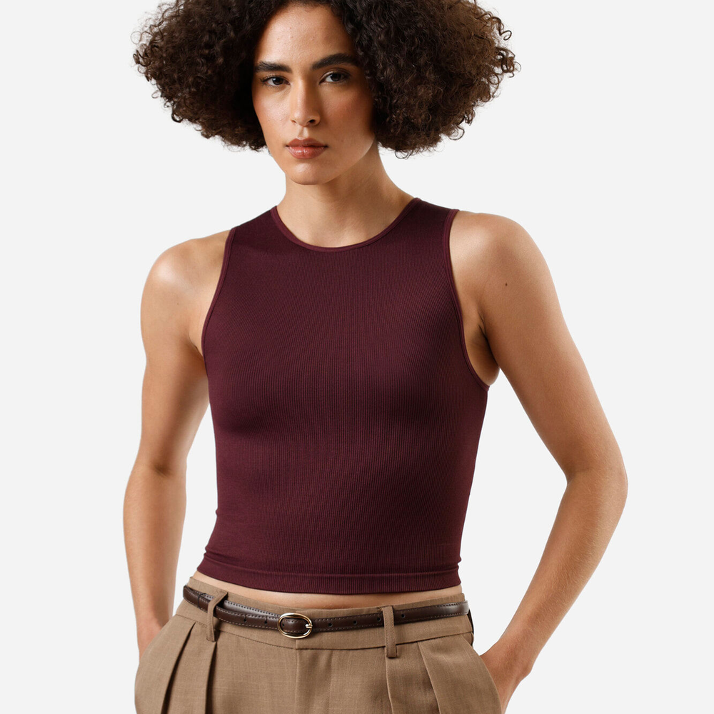 Regata cropped feminina de poliamida canelada vinho Regata cropped feminina de poliamida canelada vinho