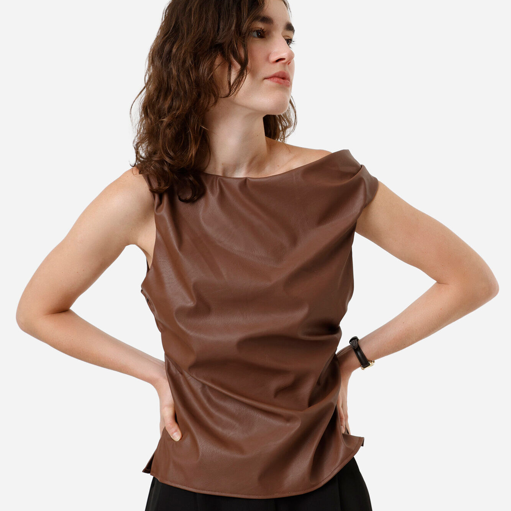 Blusa feminina de poliuretano franzida marrom