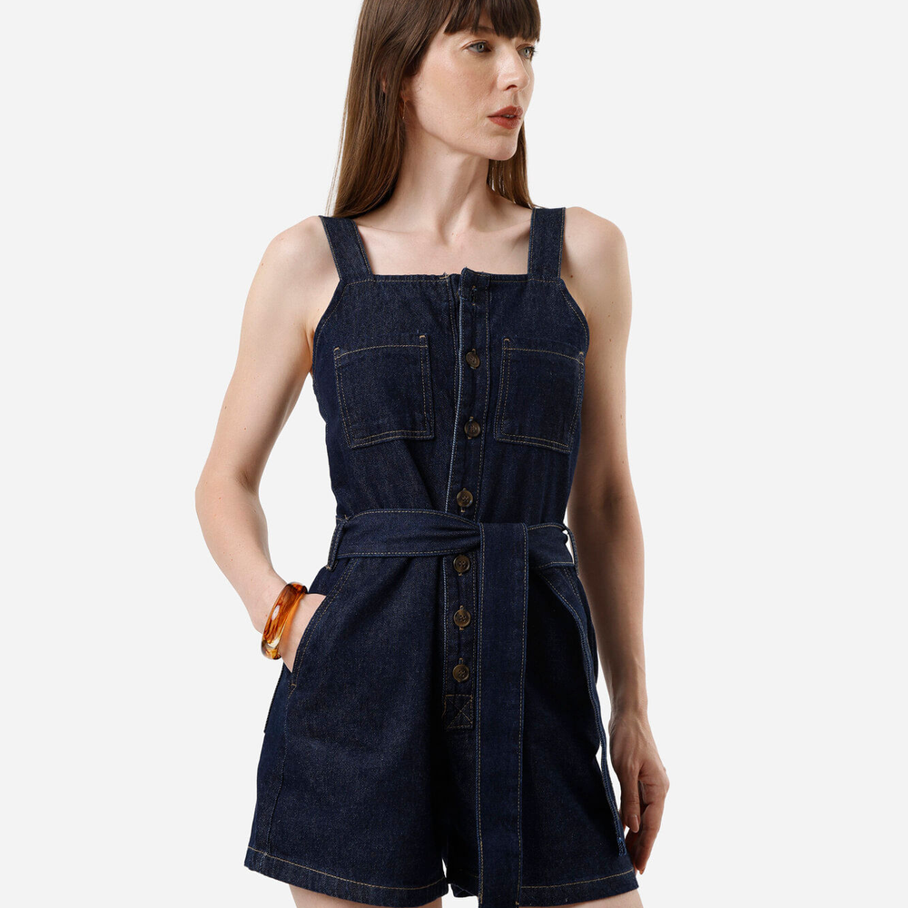 Macaquinho feminino jeans com faixa azul Macaquinho feminino jeans com faixa azul