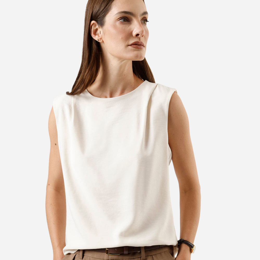 Blusa feminina com pregas decote redondo bege