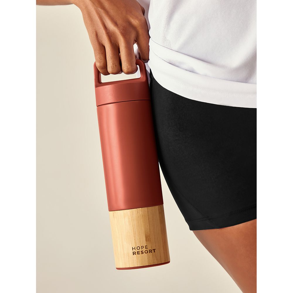 Garrafa Térmica Inox E Bambu Com Infusor - 550ml Vermelho Goiaba TU Garrafa Térmica Inox E Bambu Com Infusor - 550ml Vermelho Goiaba TU