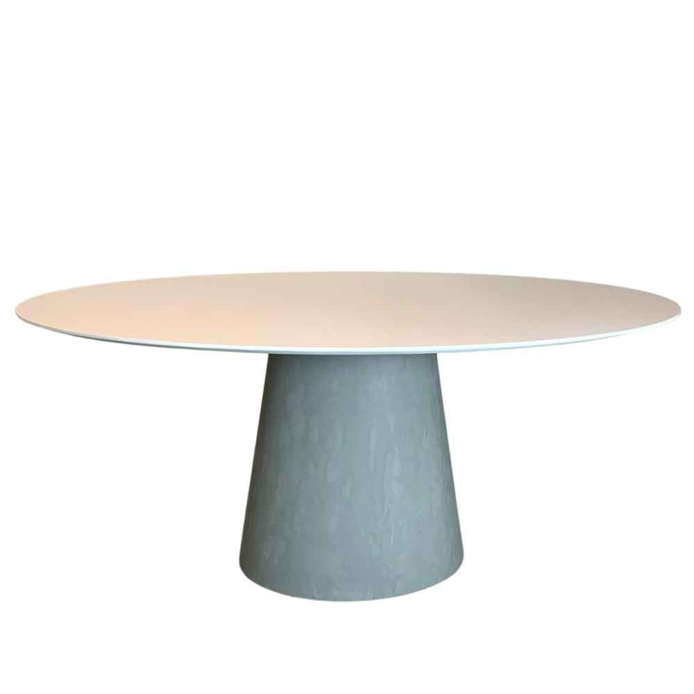 Mesa De Jantar Cone Oval 160x90 Cm Base Cimento Queimado Tampo Laqueado Branco Mesa De Jantar Cone Oval 160x90 Cm Base Cimento Queimado Tampo Laqueado Branco