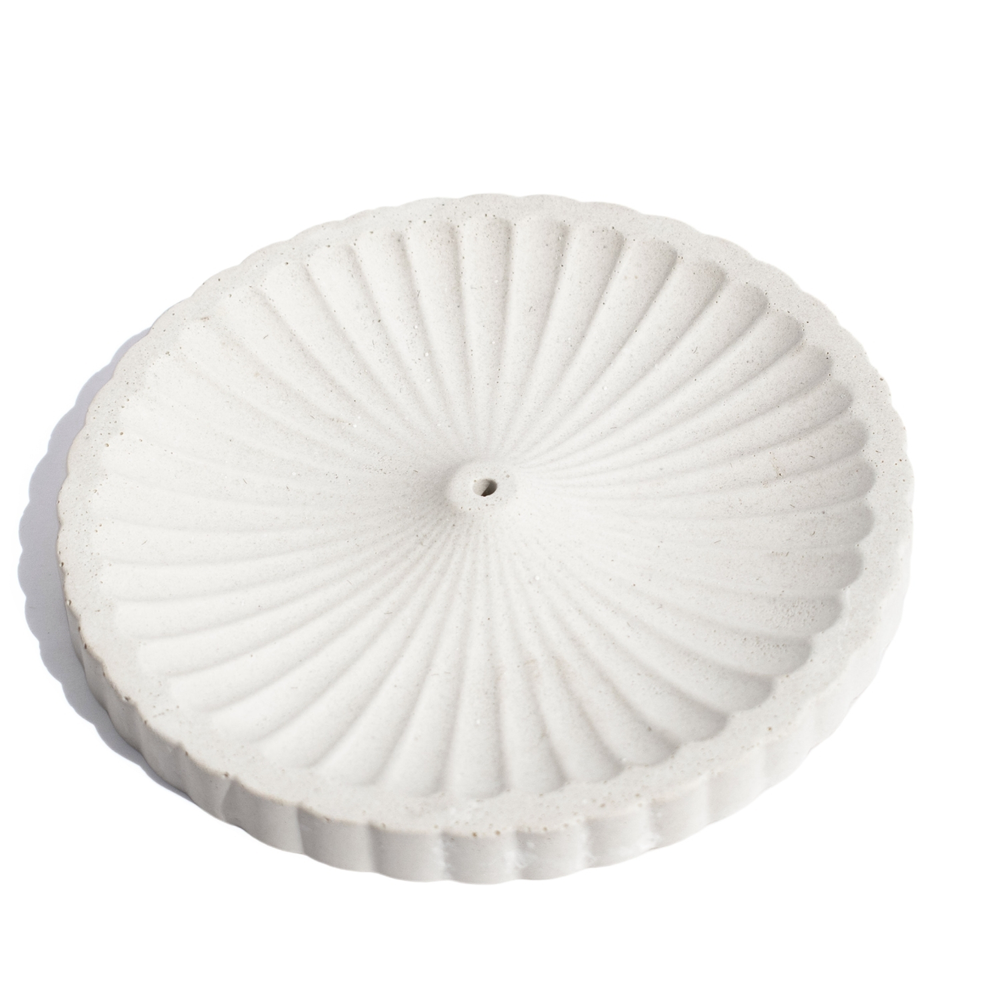Porta Incenso Redondo Listras Artesanal 11cm Em Cimento - Branco Porta Incenso Redondo Listras Artesanal 11cm Em Cimento - Branco
