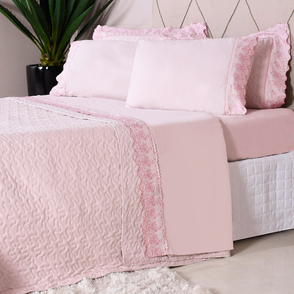 Kit Enxoval 7 Pçs Queen com Cobre Leito Bordado Inglês Kit Enxoval 7 Pçs Queen com Cobre Leito Bordado Inglês