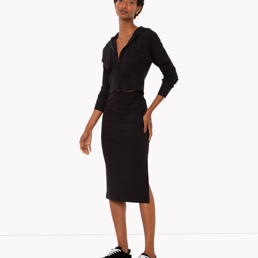 Saia midi canelada com fenda preto Saia midi canelada com fenda preto