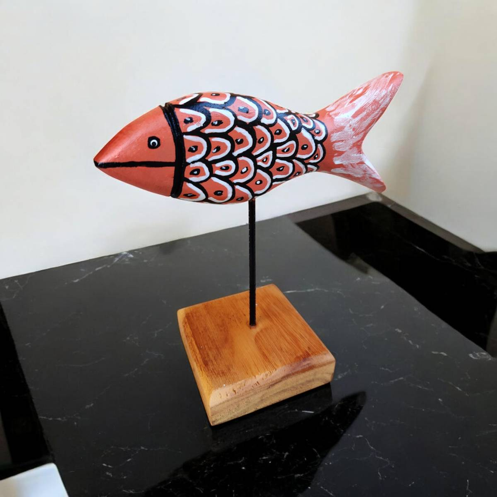 Escultura de Peixe em Madeira Vermelho Escultura de Peixe em Madeira Vermelho