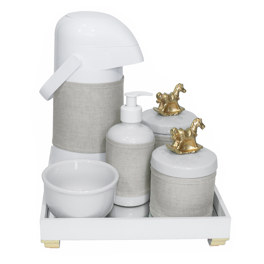 Kit Higiene Espelho Completo Porcelanas, Garrafa e Capa Cavalinho Dourado Quarto Bebê Unissex Kit Higiene Espelho Completo Porcelanas, Garrafa e Capa Cavalinho Dourado Quarto Bebê Unissex