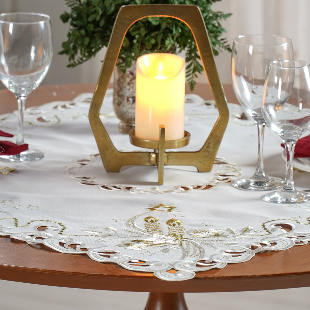 Trilho de Mesa Natalino Bordado Inglês 40x140 Lumier Trilho de Mesa Natalino Bordado Inglês 40x140 Lumier