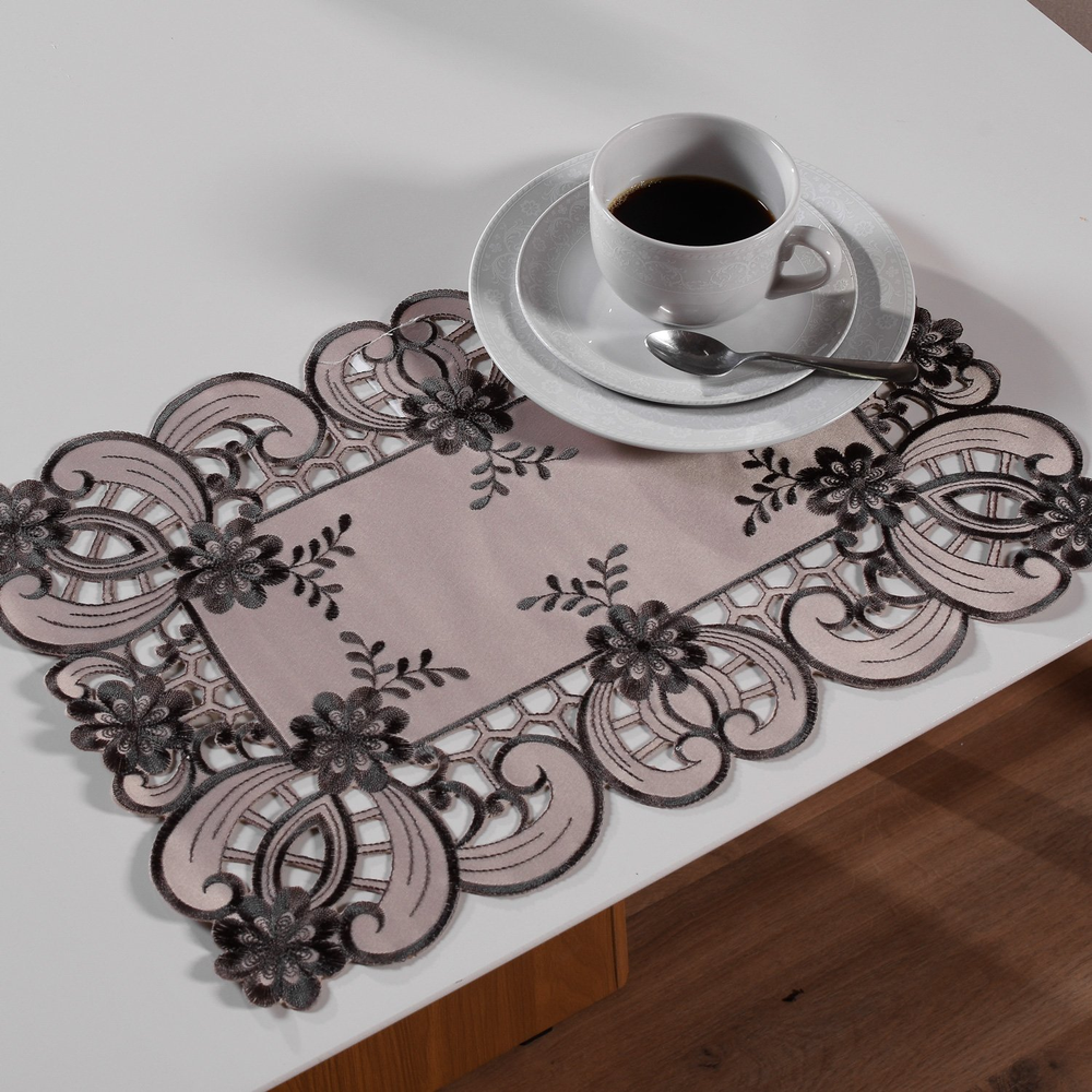 Americano Bordado Inglês 30x45 Tecido Acetinado Tessi Barcelona Americano Bordado Inglês 30x45 Tecido Acetinado Tessi Barcelona